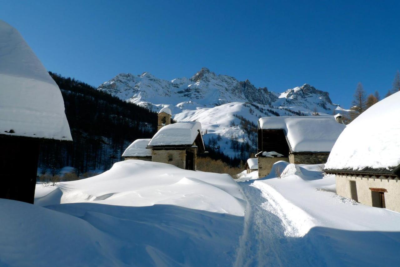 Le Leyrier Hameau Des Chazals Nevache Hautes Alpes Kültér fotó